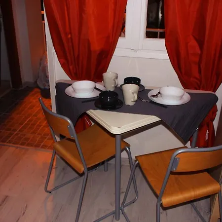 Amazing Studio 10 Minutes Walk Center Apartment *